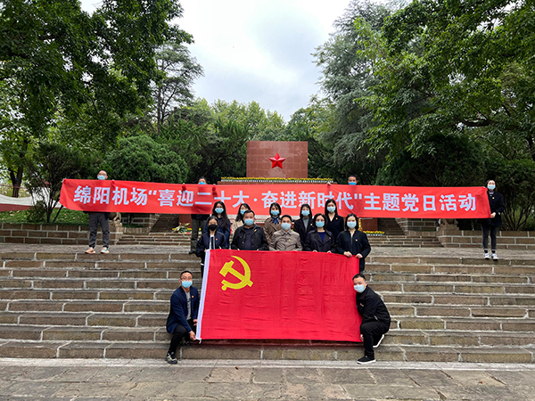 第一、第十三、第十七黨支部聯(lián)合開展“喜迎二十大·奮進(jìn)新時(shí)代”主題黨日活動(dòng).jpg